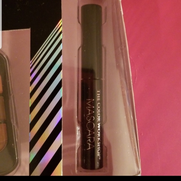 New  Eyes & Cheeks Gift Set - Picture 7 of 7